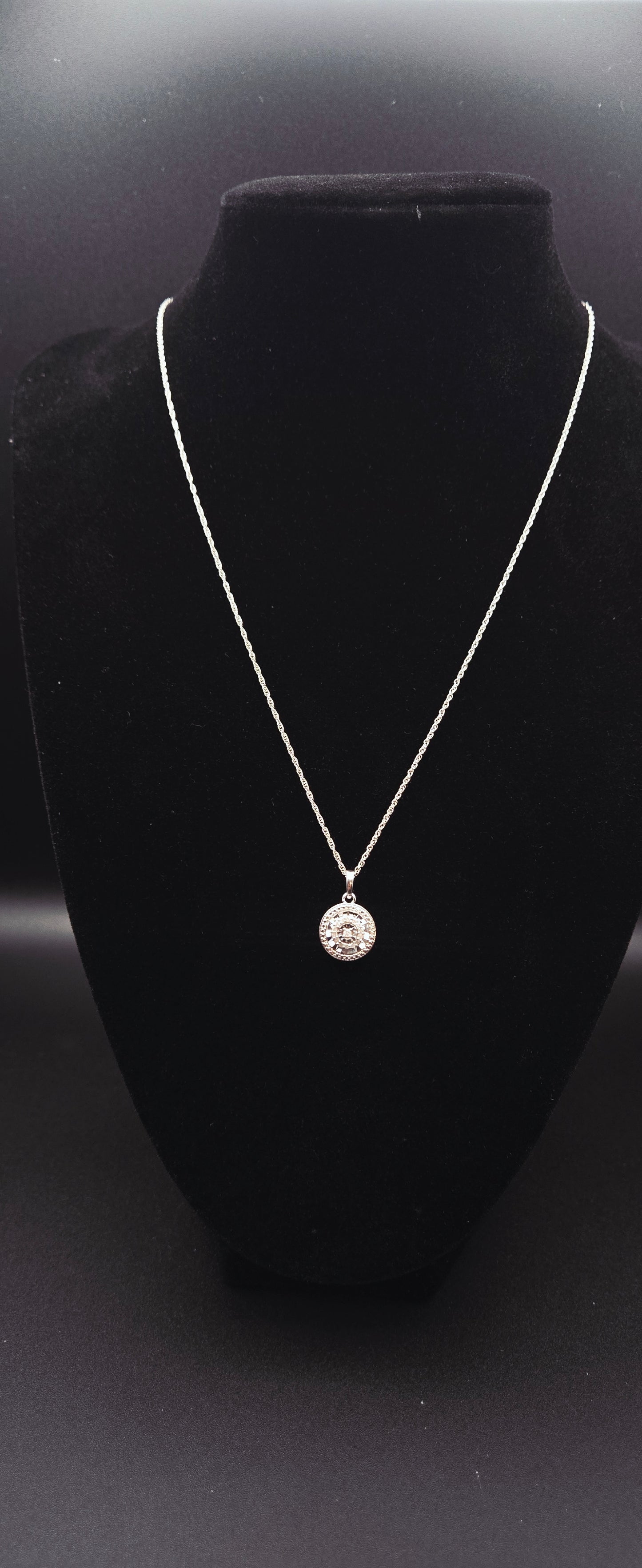 Diamond Disc Pendant Necklace 0.10 CTW Sterling Silver 18 Inch Chain