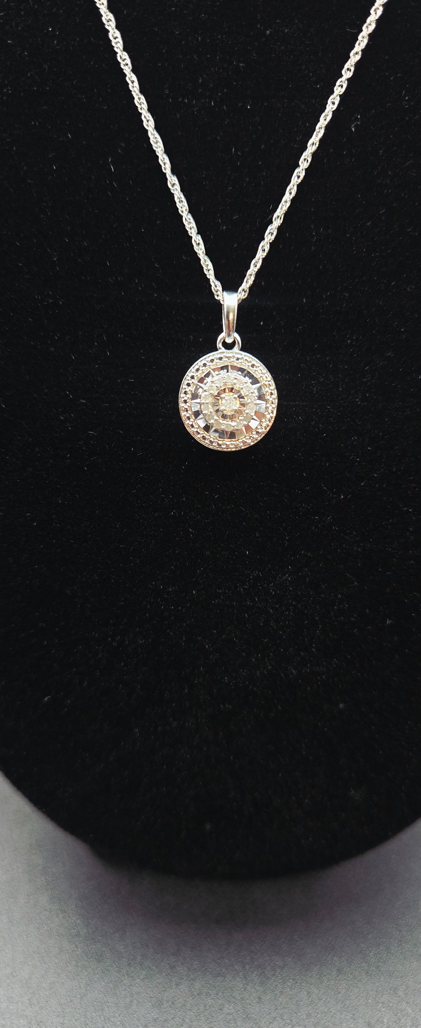 Diamond Disc Pendant Necklace 0.10 CTW Sterling Silver 18 Inch Chain